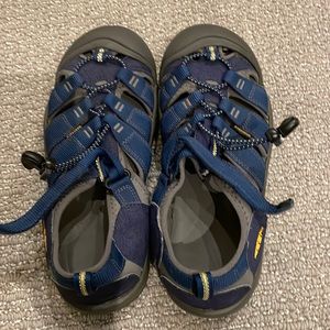 Keen water shoes/sandals - size 6